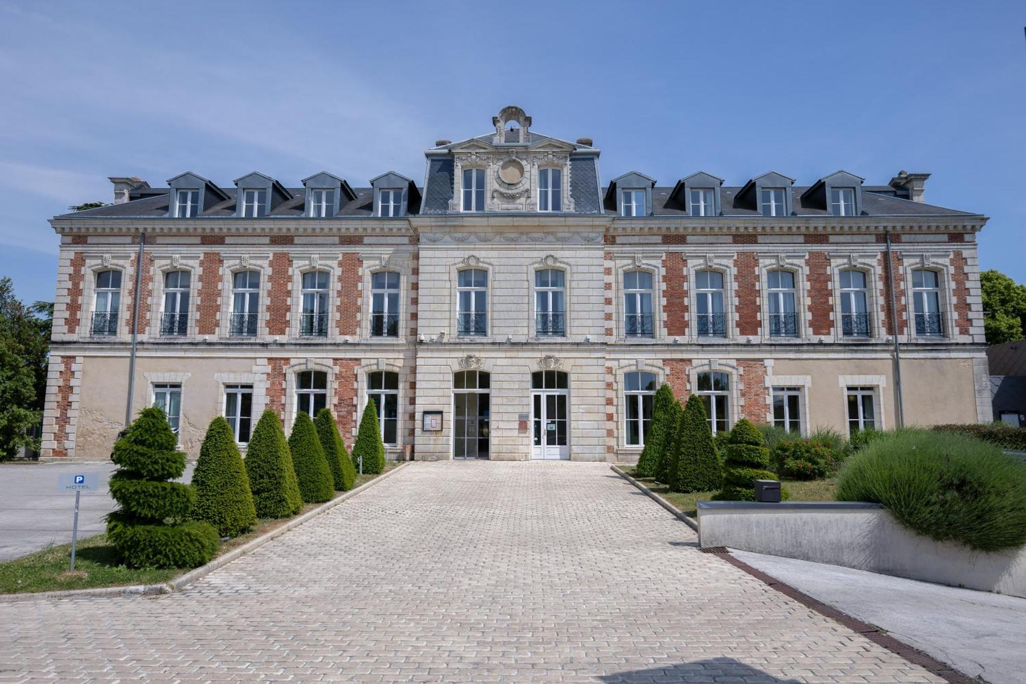 Hotel Et Spa Du Chateau Lagord Exterior foto